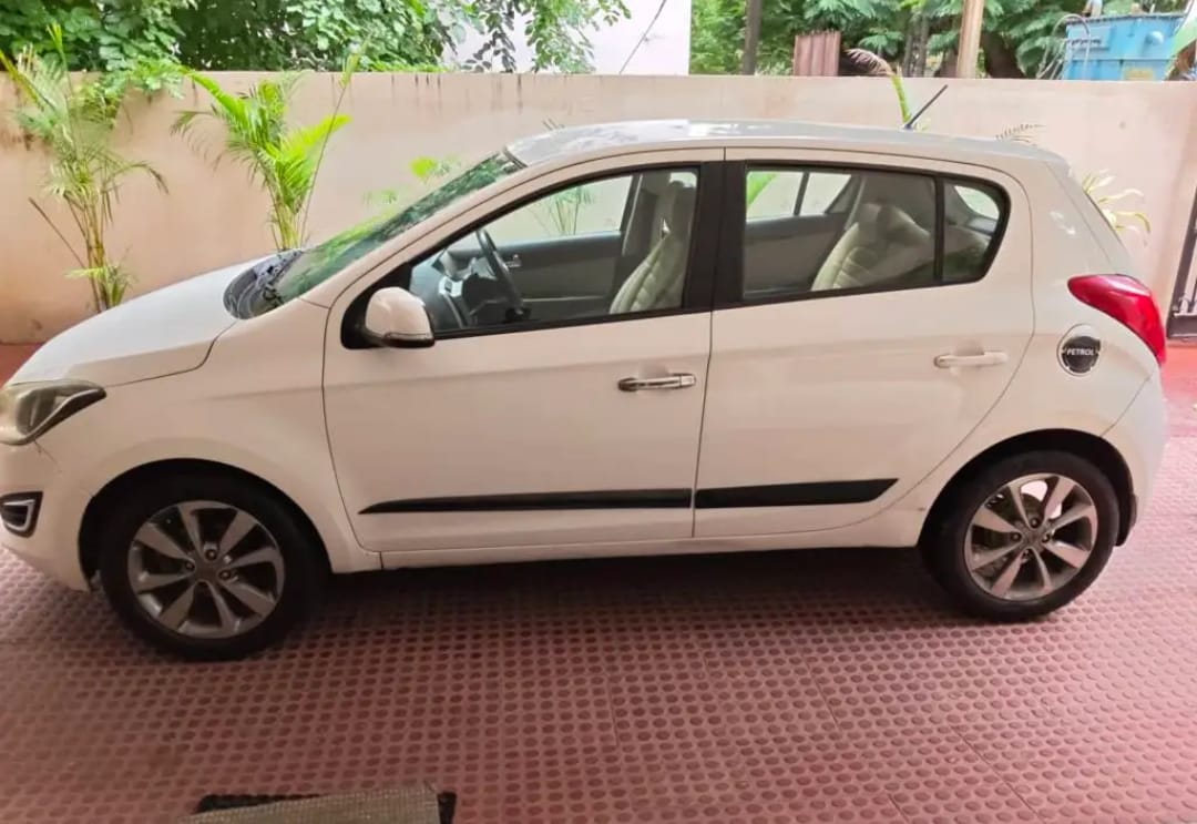 Hyundai i20 Magna Petrol back side